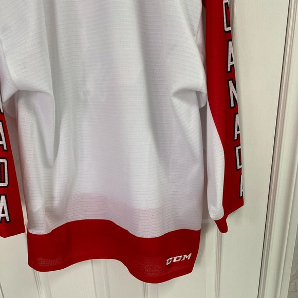 CCM Canada Hockey Jersey Size L - Picture 8 of 11